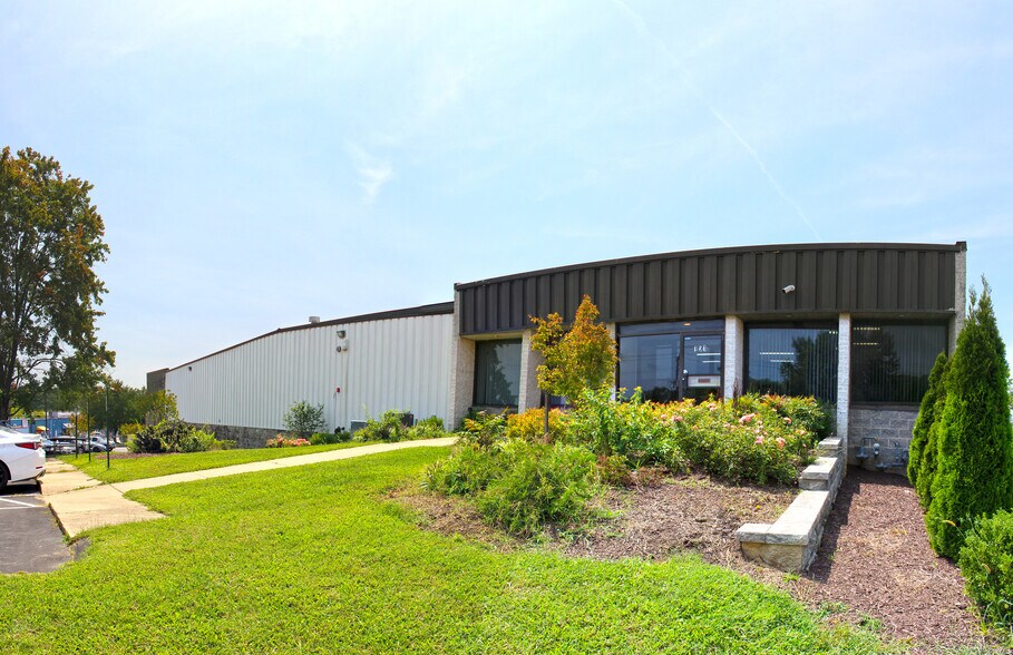 More Photos Of 101 Ritchie Rd, Capitol Heights Warehouse For Sale