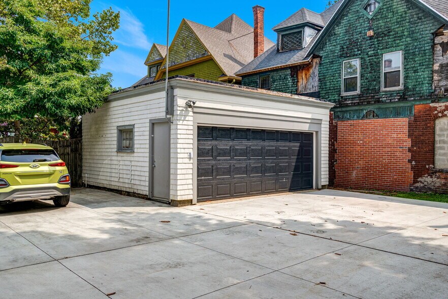 More Photos Of 461 Linwood Ave, Buffalo Apartments For Sale