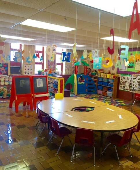 More Photos Of 5566 Kings Hwy, Brooklyn Schools For Lease