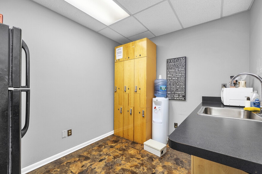 More Photos Of 122 Central Ave, Clark Storefront Retail Office For Sale