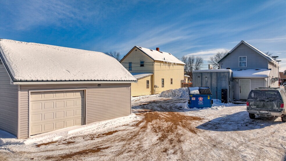 More Photos Of 613 E La Salle Ave, Barron Restaurant For Sale