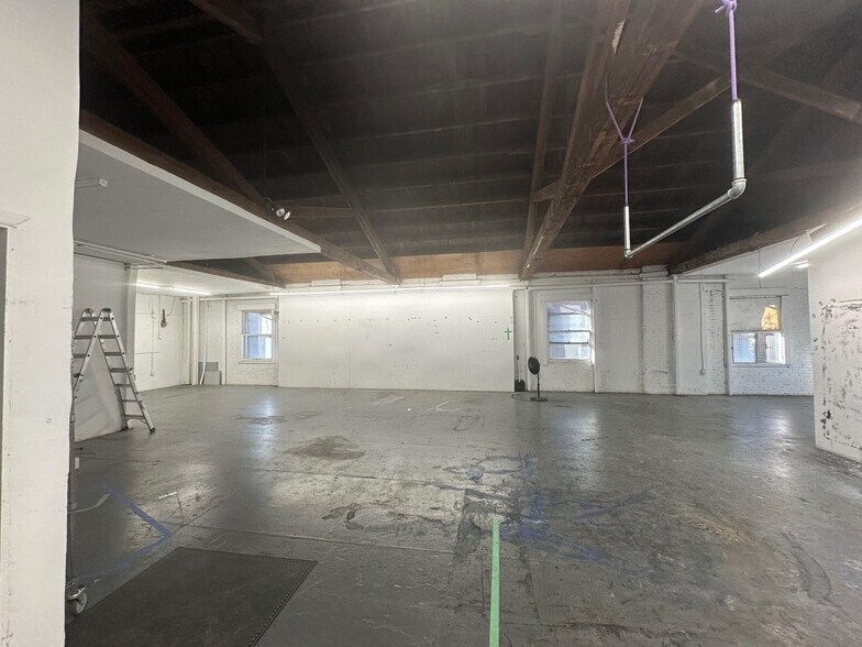 More Photos Of 3316-3328 S Main St, Los Angeles Warehouse For Lease