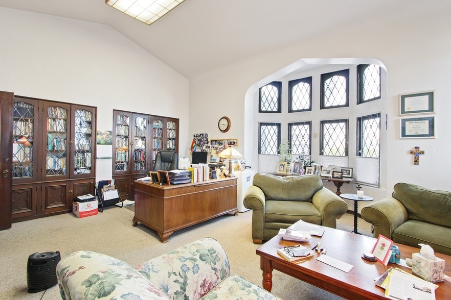 More Photos Of 464 E Walnut St, Pasadena Specialty For Lease