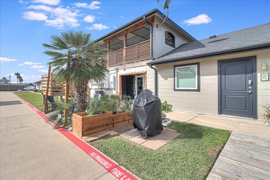 More Photos Of 121 Cut Off Rd, Port Aransas Office For Sale