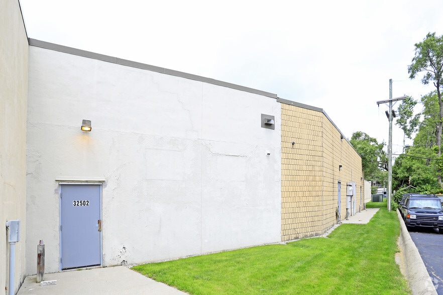 More Photos Of 32500-32522 Northwestern Hwy, Farmington Hills Unknown For Lease