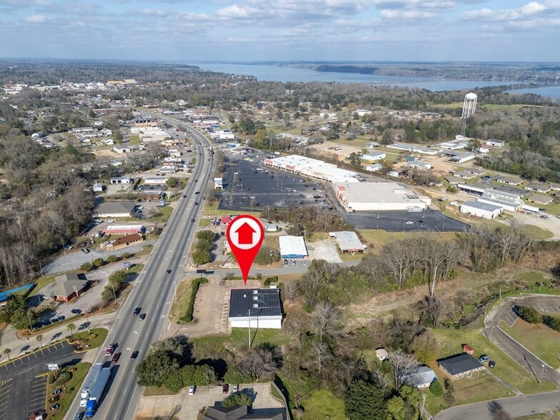 More Photos Of 1205 S Eufaula Ave, Eufaula Freestanding For Sale