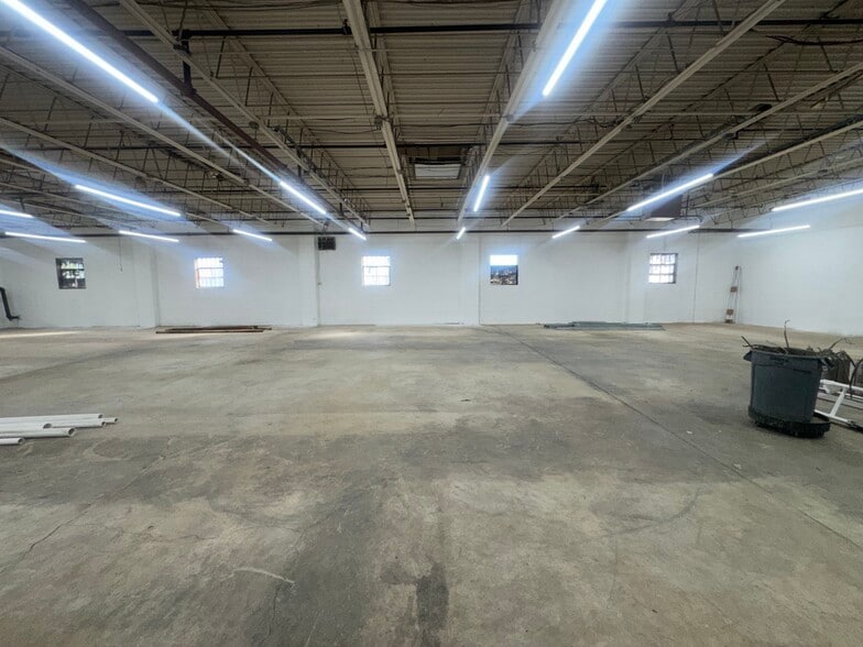 Primary Photo Of 110 Brook Ave, Deer Park Warehouse For Lease