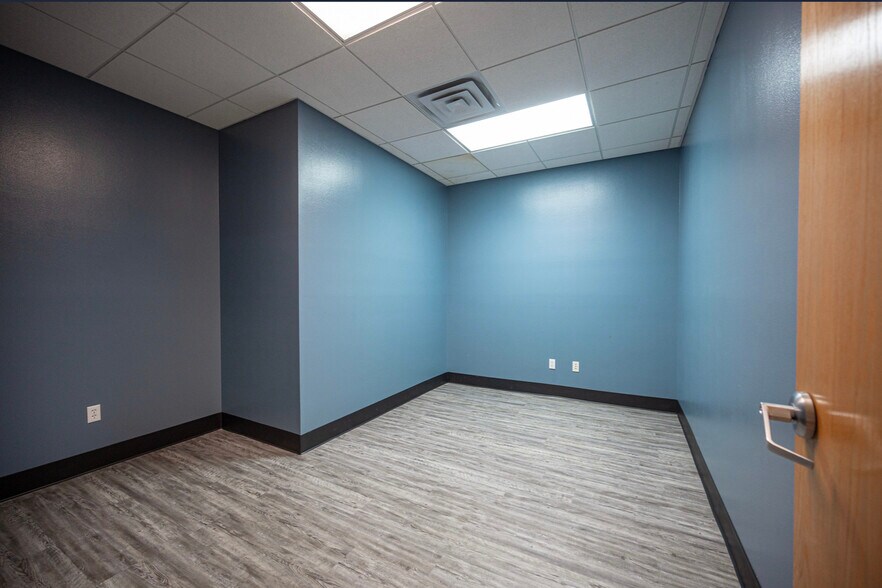 More Photos Of 4534 W Hacienda Ave, Las Vegas Light Distribution For Lease