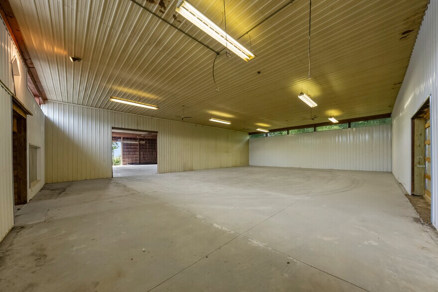 More Photos Of 1901 Moffet Rd, Saint Joseph Specialty For Sale