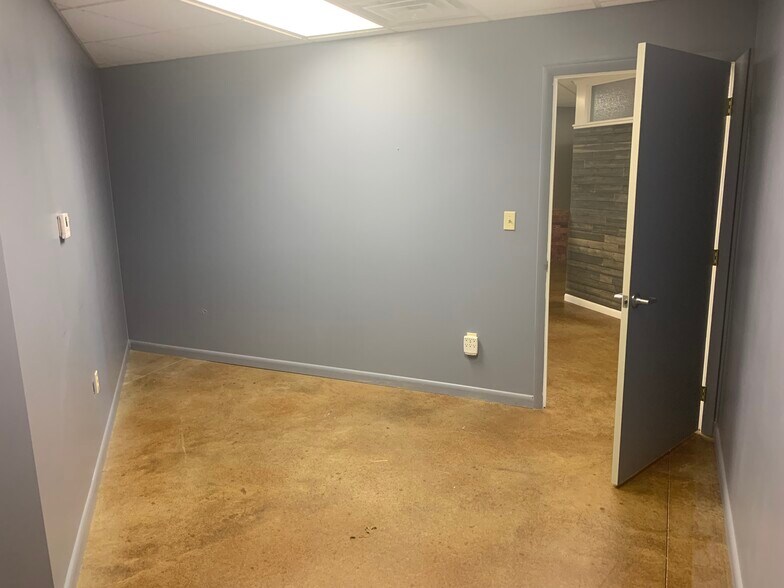 More Photos Of 4491 School Rd S, Murrysville Freestanding For Lease