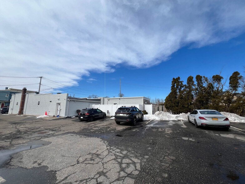 More Photos Of 499 Lake Ave, Saint James Freestanding For Sale