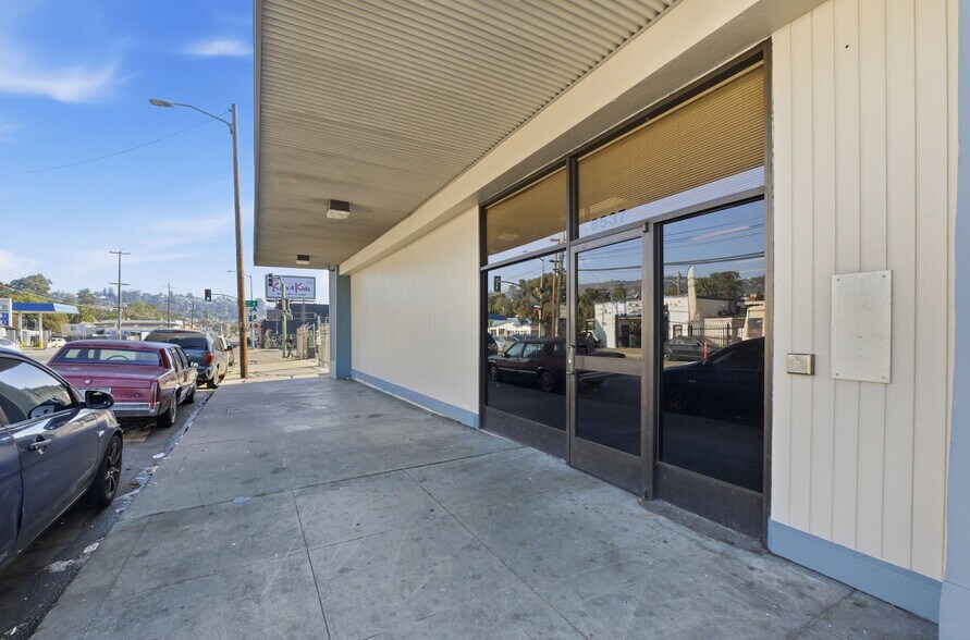 More Photos Of 6537 Foothill Blvd, Oakland Office For Lease