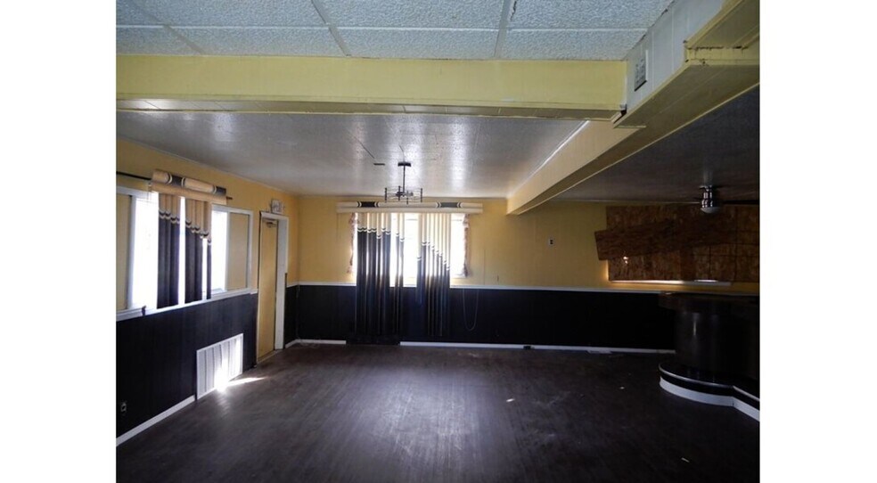 More Photos Of 7964 W Appleton Ave, Milwaukee Bar For Sale