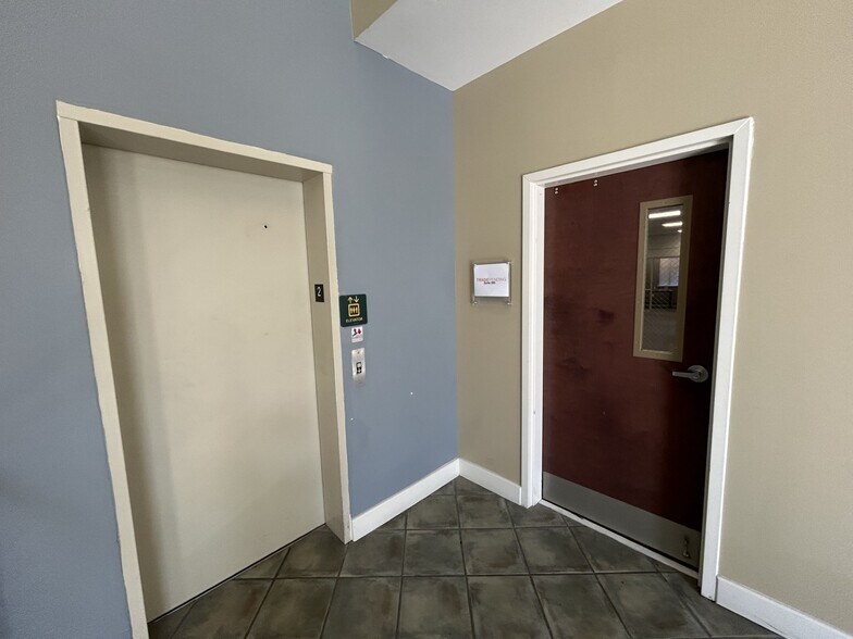 More Photos Of 550 Long Point Rd, Mount Pleasant Medical For Lease