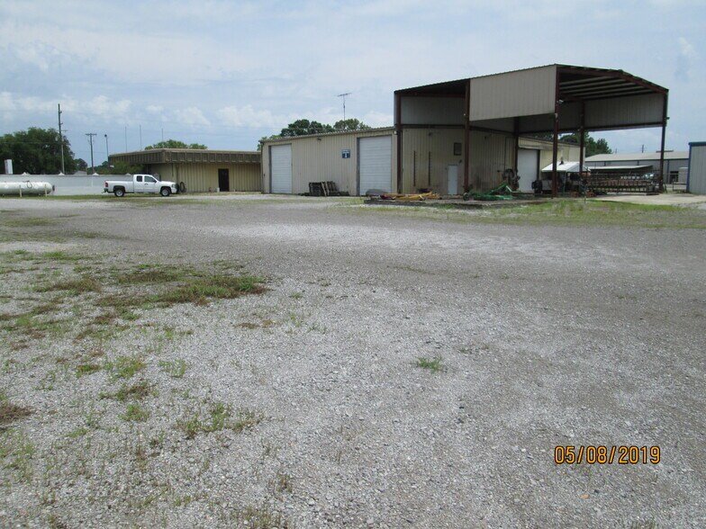 More Photos Of 3019 W Admiral Doyle Dr, New Iberia Flex For Lease