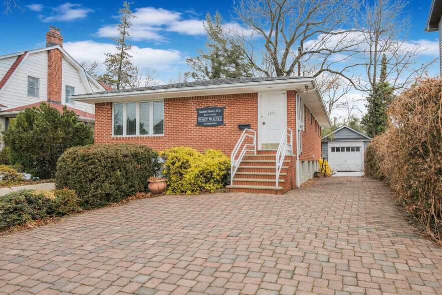 Primary Photo Of 107 Nelson Ave, Staten Island Office For Lease