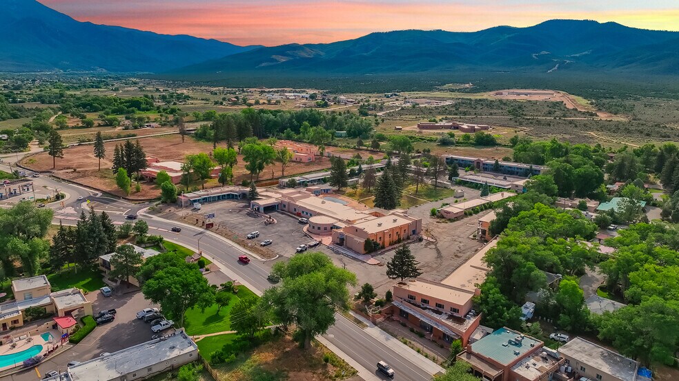 More Photos Of 413 Paseo Del Pueblo Norte, Taos Hotel For Sale