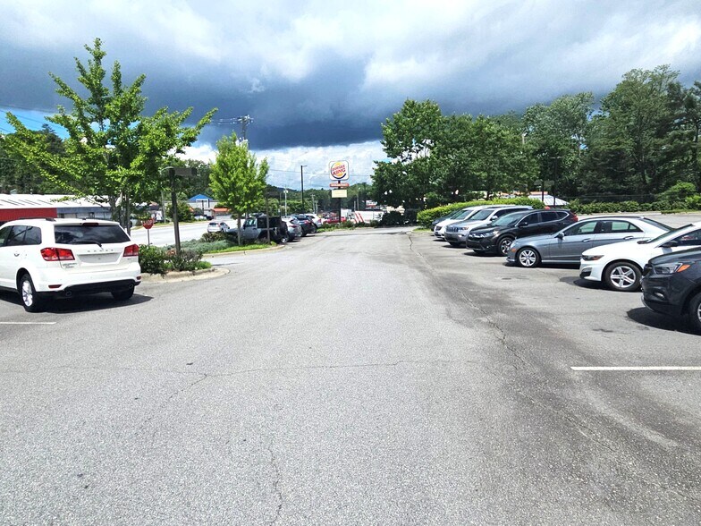 More Photos Of 1216 Asheville Hwy, Hendersonville Auto Dealership For Lease