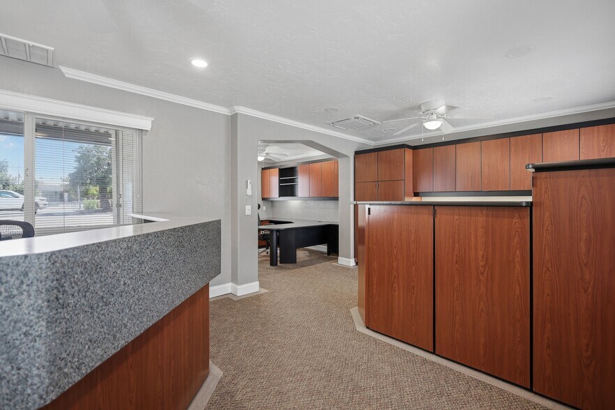More Photos Of 306 N Willis St, Visalia Office For Sale