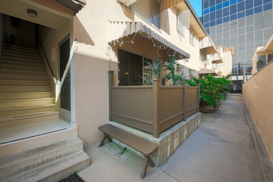 More Photos Of 8443 Blackburn Ave, Los Angeles Apartments For Sale