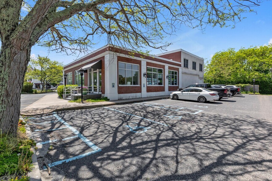 More Photos Of 2488 Montauk Hwy, Bridgehampton Freestanding For Lease
