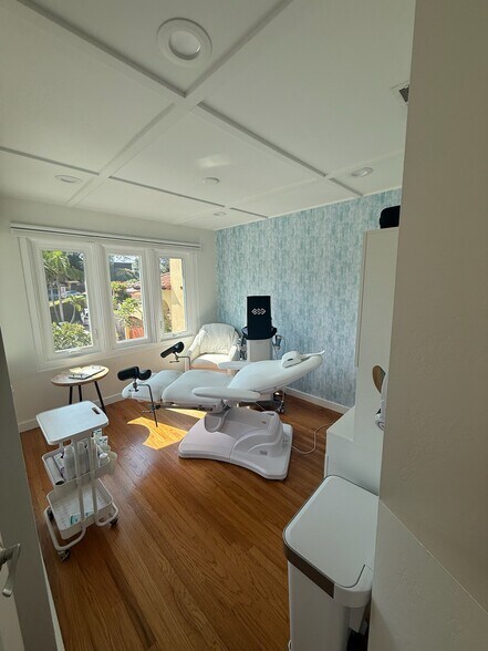 More Photos Of 7880 Exchange Pl, La Jolla Freestanding For Lease