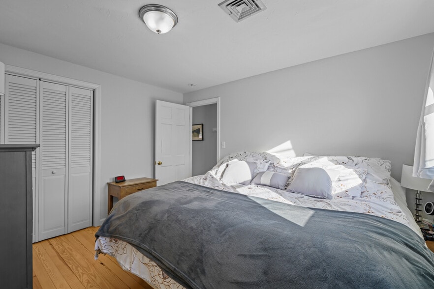 More Photos Of 574 Main St, Hyannis Storefront Retail Residential For Sale