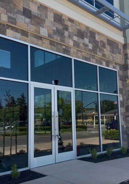 More Photos Of 603 Lotz Way, Suisun City Restaurant For Lease