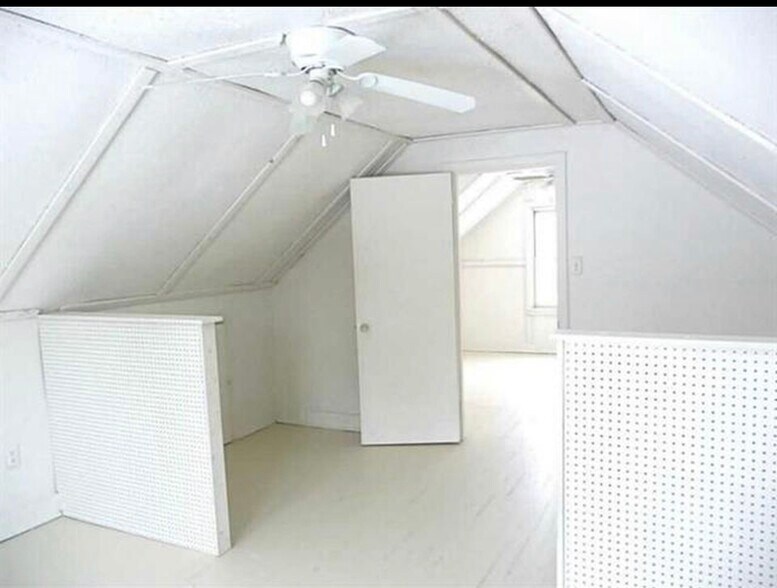 More Photos Of 1002 Preston Dr, North Versailles Freestanding For Lease