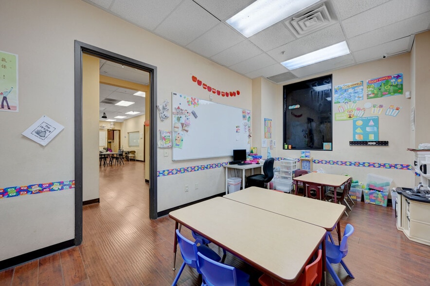 More Photos Of 6284 Spring Mountain Rd, Las Vegas Office For Sale