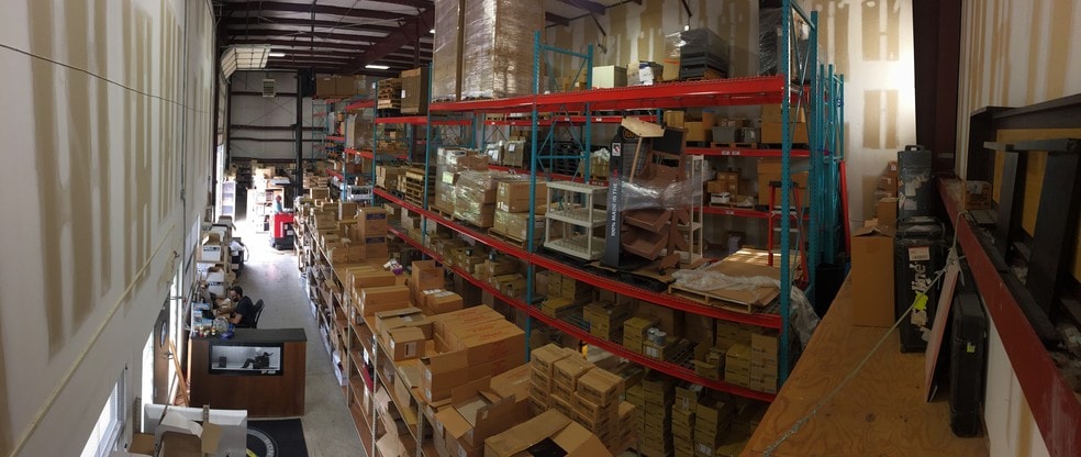 More Photos Of 2844 Logan St, Nashville Light Distribution For Sale