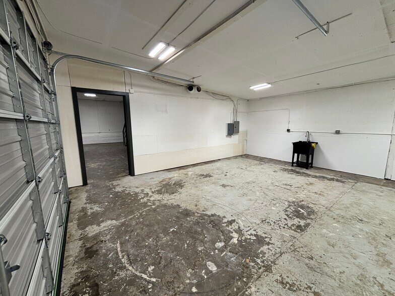 More Photos Of 446 McClaine St, Silverton Warehouse For Lease
