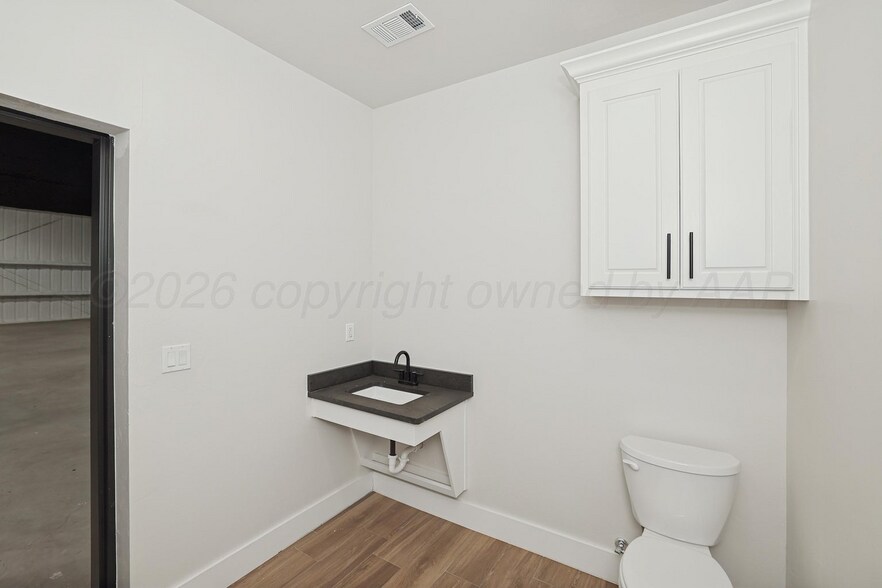 More Photos Of 8501 Cargo Ln, Amarillo Light Manufacturing For Sale