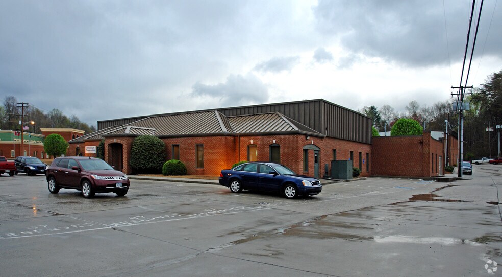 More Photos Of 62 Mitchell Rd, Oak Ridge Flex For Lease