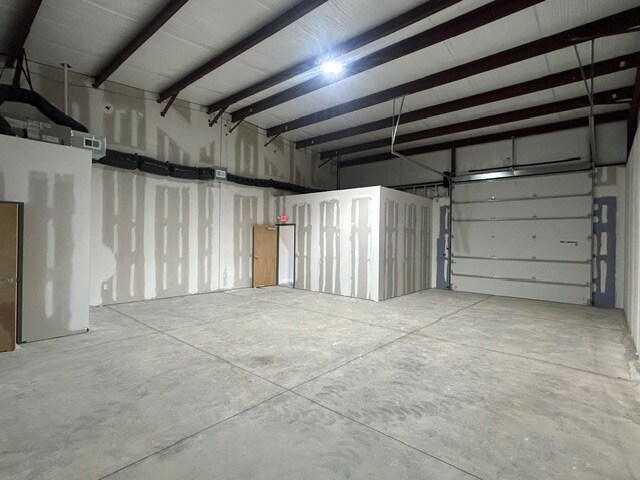 More Photos Of 585 Chatham St, Sanford Showroom For Lease