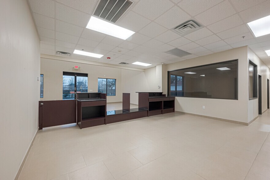 More Photos Of 11820 S Sam Houston Pkwy W, Houston Warehouse For Lease