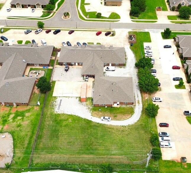 More Photos Of 700 W 18th St, Edmond Office For Lease