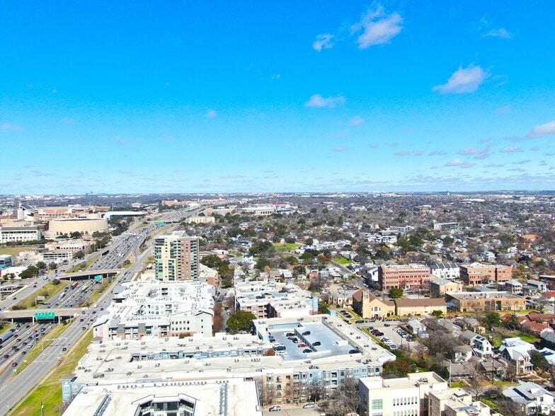 More Photos Of 902 E 7th St, Austin Office For Lease