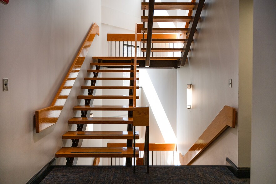 More Photos Of 200 Cordwainer Dr, Norwell Office For Lease