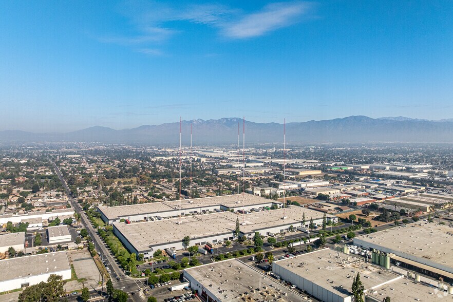 More Photos Of 345-455 S 6th Ave, City of Industry Distribution For Lease