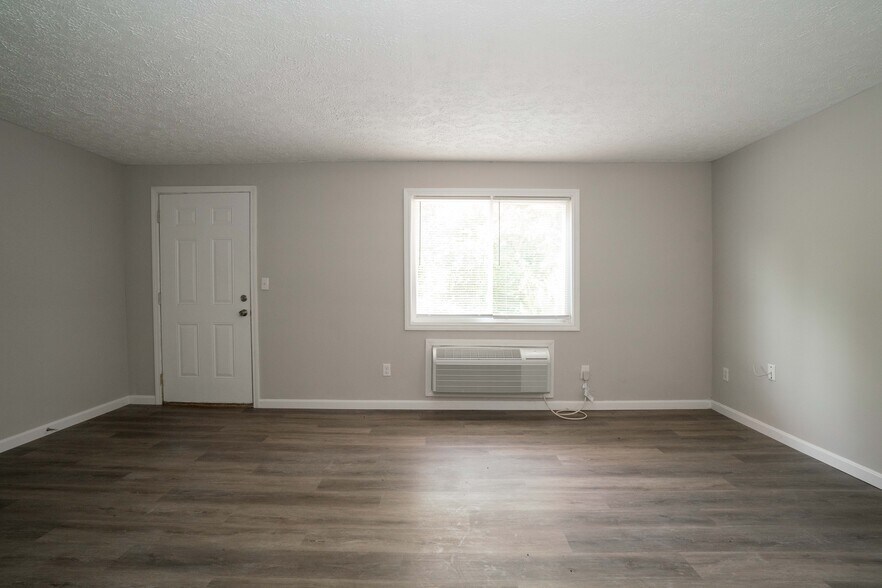 More Photos Of 412 Woodcreek Dr, Radcliff Apartments For Sale