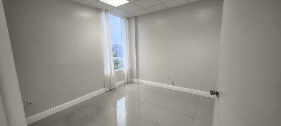 More Photos Of 12550 Biscayne Blvd, North Miami Medical For Lease