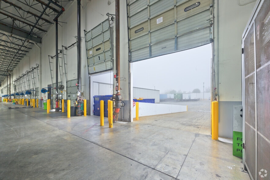 More Photos Of 3950 Airport Dr, Ontario Warehouse For Lease
