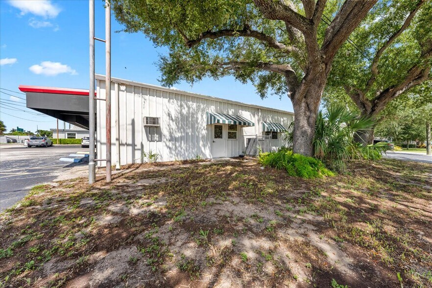 More Photos Of 1901 13th Ave N, Saint Petersburg Distribution For Lease