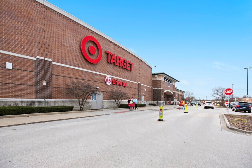 More Photos Of 2241 Willow Rd, Glenview Storefront For Sale