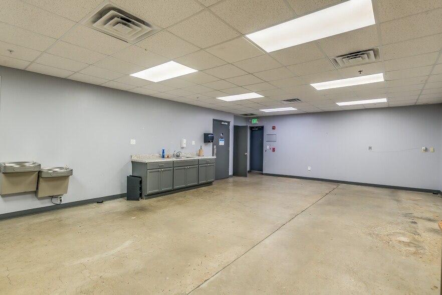 More Photos Of 371 G and S Rd, Prattville Warehouse For Lease