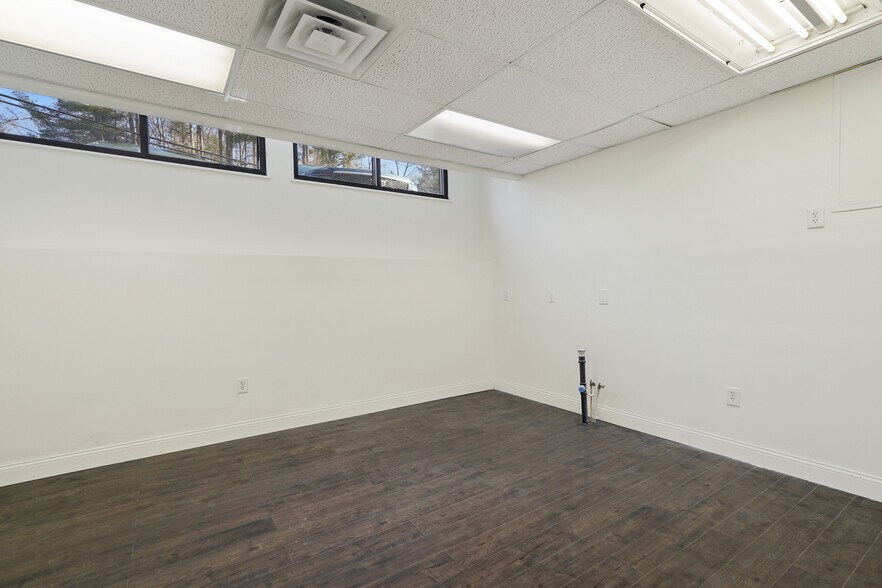 More Photos Of 60 Goldens Bridge Rd, Katonah Medical For Lease