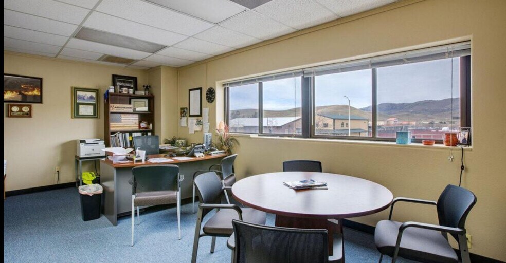 More Photos Of 410 W J St, Tehachapi Light Manufacturing For Lease