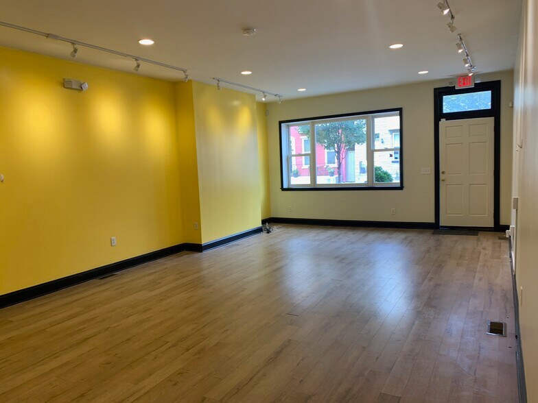 More Photos Of 122 E King St, York General Retail For Lease
