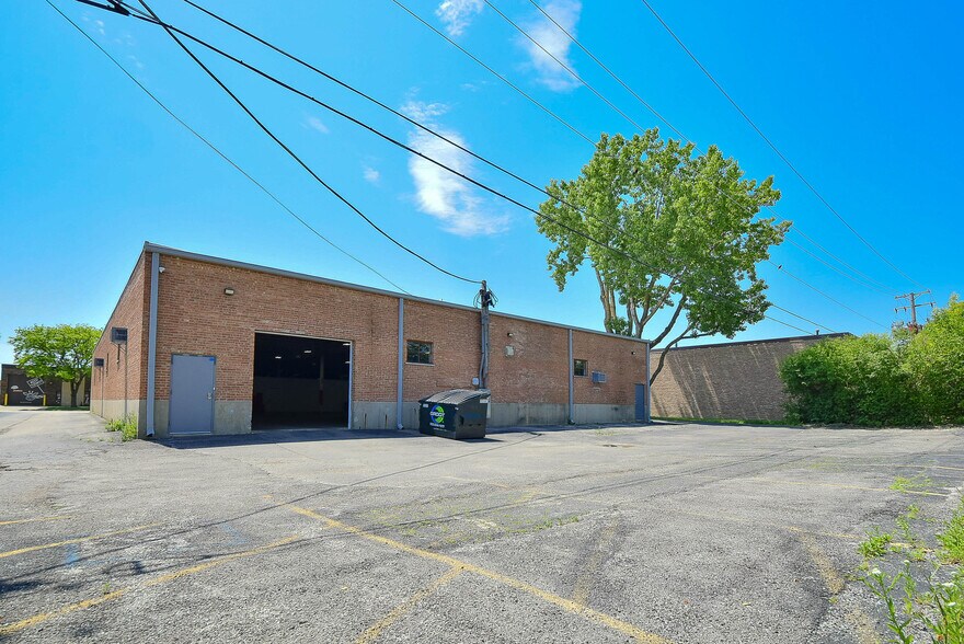 More Photos Of 1340 Louis Ave, Elk Grove Village Warehouse For Lease